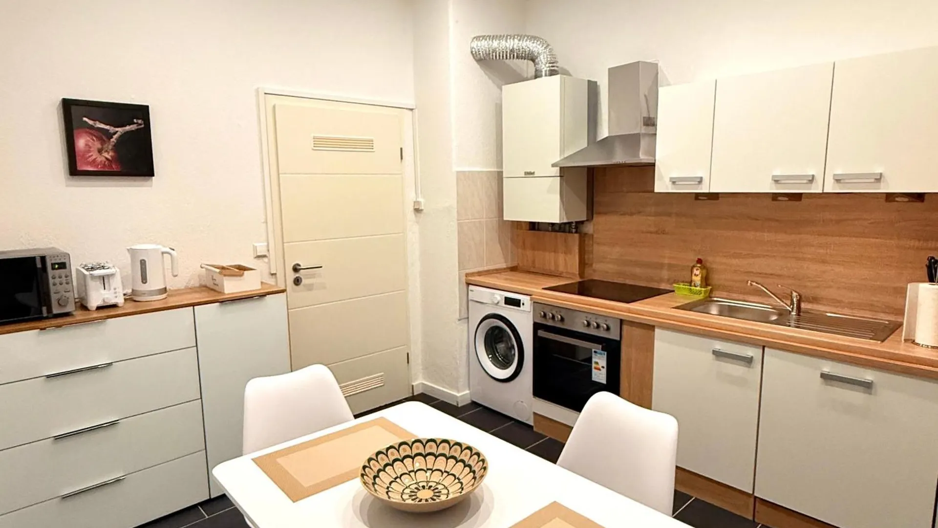 Luxury 3 Room Apartment In Hanover- Dawin Group Ug