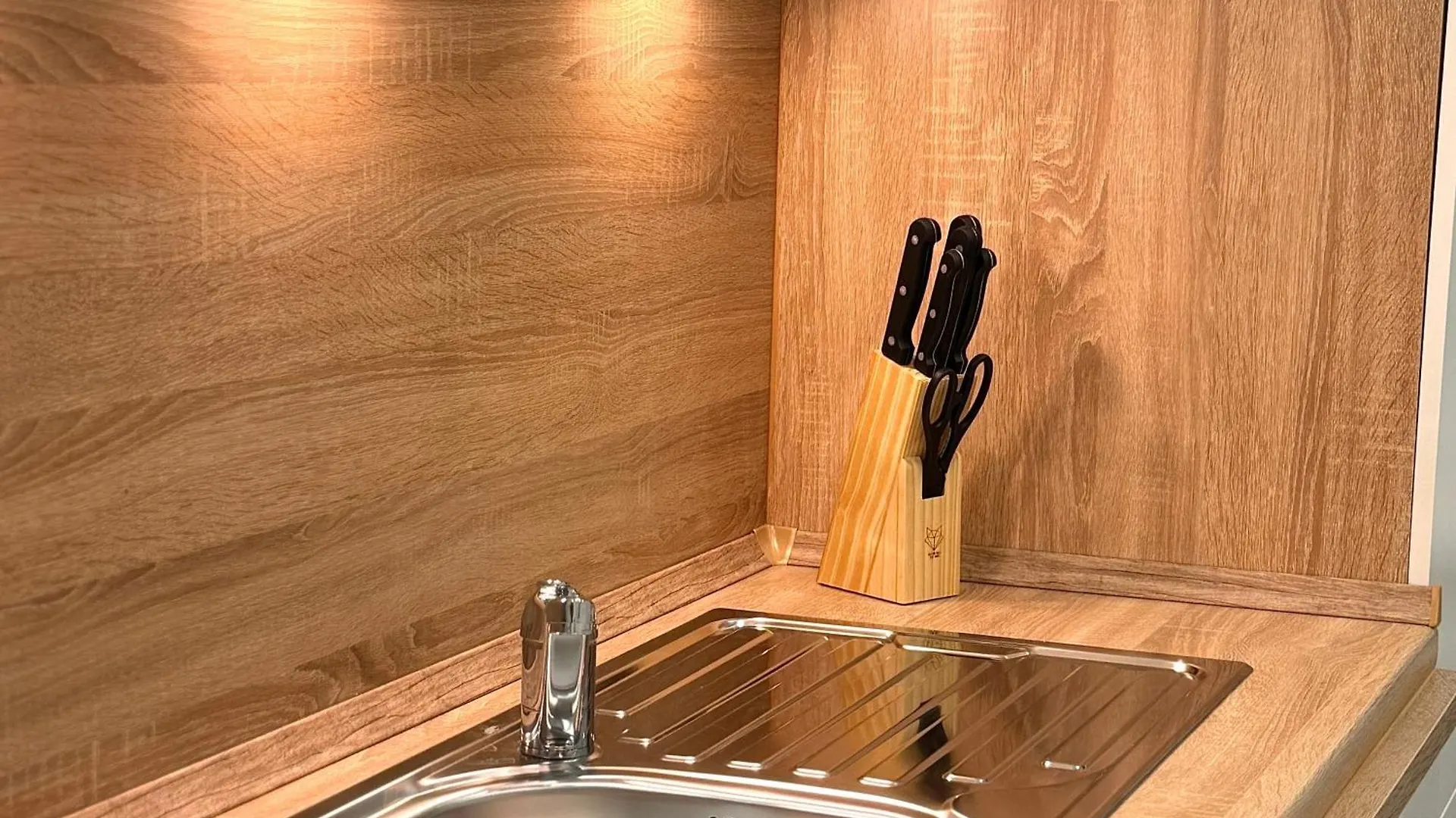 Luxury 3 Room Apartment In Hanover- Dawin Group Ug